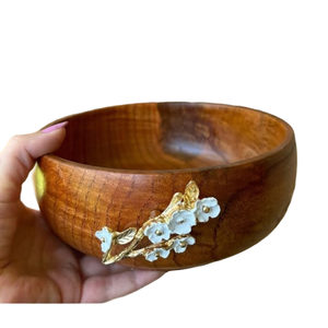 Cuenco de madera natural de diseño moderno hecho a mano con acento de flor dorada para aperitivos, ensalada, accesorio de boda ecológico - Product Image 6