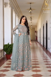 Vestido Anarkali de último diseñador de Fab Zone Soft Net con bordado para ropa india y pakistaní - Product Image 4