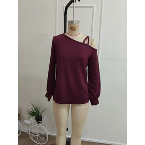 Blusa de viscosa de dos hilos con detalle de tiras cruzadas en un solo hombro y manga larga para mujer, 38628 - Bordo - Product Image 4
