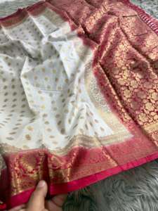 Sari en soie Banarasi pour femme, avec broderie Zari, style indien moderne, bordure tissée, Pallu – En stock, fabriqué en Inde, sans délai d'échantillon. - Product Image 3