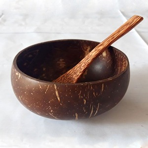 Vente en gros de bols et cuillères en coquille de noix de coco faits à la main MPL, durables, écologiques, pour servir des aliments naturels, décoration de la maison, logo personnalisé, usine au Vietnam - Product Image 3