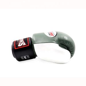 Gants de boxe noirs et jaunes en cuir de vache véritable, logo personnalisé, équipement de combat professionnel, gants de boxe Twins - Product Image 6