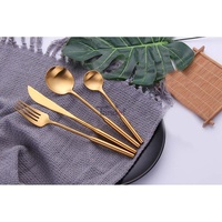 Couverts à poignée ondulée polie miroir doré design coréen ensemble de couverts réutilisables fait à la main populaire couteau occidental fourchette cuillère