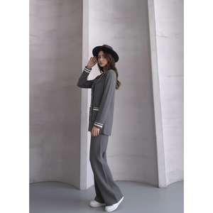 Ensemble de costume pour femme 1566 avec col chemise en tricot, élégant et stylé - Product Image 2