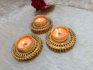 Porte-bougie en métal perlé fait à la main, écologique, luxueux et unique, pour les cadeaux de mariage indiens, la décoration de la maison, les cadeaux de Diwali et de Ganpati - Product Image 4