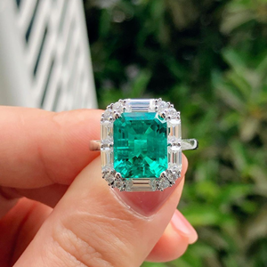 Bague de fiançailles et de mariage en moissanite de 4 carats, coupe émeraude, or blanc 10 carats, plaqué rhodium, éternité vermeil, best-seller - Product Image 5