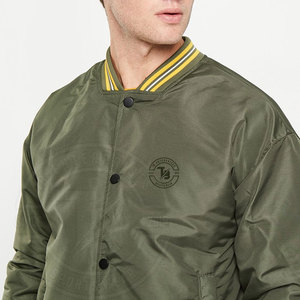 2024 Blouson aviateur décontracté à manches longues surdimensionné en polyester 100% de haute qualité pour hommes avec col montant en vente! - Product Image 4
