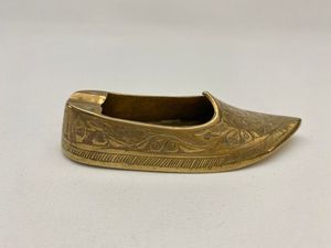 Durable Portable Metal <b>Ashtray</b> For Travel Use Providing Lightweight Compact Size And Convenient Lid Closure - Product Image 6