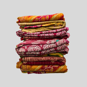 Rich Cultural Kantha Quilt Reversible Sari Manta con Heirloom Appeal Algodón orgánico y proceso de producción ética - Product Image 1