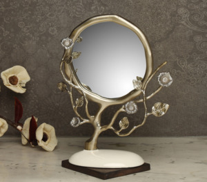 Compre un espejo de pared de diseño único con marco de metal con color y tamaño personalizados para la decoración del hogar, bares, hoteles y spa - Product Image 1
