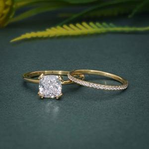 Conjunto de Novia de Edición Limitada con Diamante Cultivado en Laboratorio con Corte Cojín, Certificado IGI, VVS, con Anillo de Eternidad de Oro de 14k para Mujer - Product Image 1