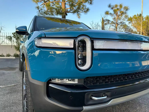 R1T 2024 Usado en Buenas Condiciones, Volante a la Izquierda, Asientos de Cuero, Cámara Trasera, ¡Gran Oferta! - Product Image 2