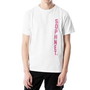 Sophnet. T-shirt ajusté style urbain avec logo vertical, en jersey tricoté respirant, impression sérigraphiée, caractéristiques compressées - Product Image 2