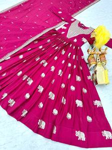 Magnifique ensemble robe et dupatta pour soirée, en matériaux recyclés infroissables, avec broderies de sequins, toutes saisons - Product Image 2
