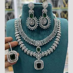 Collier de luxe avec finition en argent serti de diamants américains parfait pour les mariages, les fêtes et les cadeaux - Product Image 3