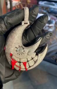 จี้รูปพระจันทร์เคลือบน้ำแข็งสุดหรู |   เครื่องประดับฮิปฮอปเพชรโมอิสซาไนต์ VVS |   ผู้ผลิตจี้ฮิปฮอปแบบกำหนดเอง ชุบโรเดียม GRA - Product Image 2