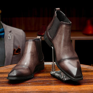 Bottines Chelsea en cuir rétro avec absorption des chocs et semelle souple pour hommes, idéales pour les événements à thème vintage et les tenues de bureau. - Product Image 3