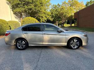 Precio bajo, Honda Accord LX 2013 usado en venta - Product Image 5