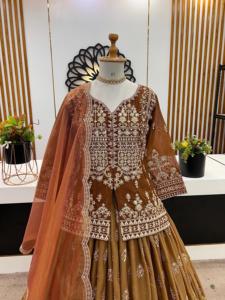 Femmes élégant vin broderie Chinnon Gharara costume nouveau concepteur tenue de cérémonie ensemble pour les occasions de fête indien pakistanais - Product Image 3
