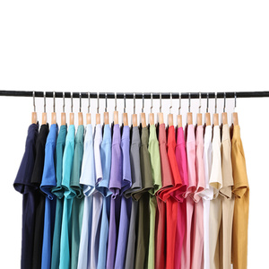 Fabricante 23 colores 220g Algodón puro manga corta hombres camiseta parejas Color sólido suelto impreso logo cuello redondo Camiseta para hombres - Product Image 1