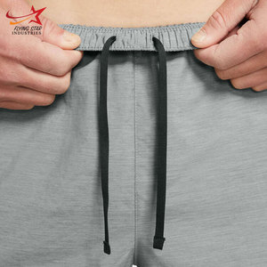 กางเกงขาสั้นเล่นกีฬาสำหรับผู้ชายกางเกงขาสั้นเล่นยิมแบบแห้งเร็วงานปักลายสีทึบสำหรับฤดูร้อน - Product Image 3