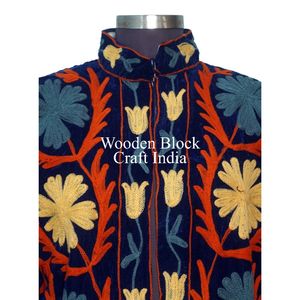 Veste en velours brodée à la main, style bohème, motif floral Suzani, manteau bohème, vêtement d'extérieur pour festival, veste chaude d'hiver, cadeau pour femmes - Product Image 6