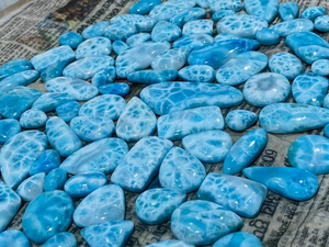 Lot en gros de haute qualité de superbes pierres précieuses Larimar naturelles Cabochon en forme de mélange de haute qualité poli pour la fabrication de bijoux - Product Image 3