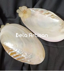 Plateaux de coquillages en nacre pour la restauration et la décoration événementielle - Product Image 1