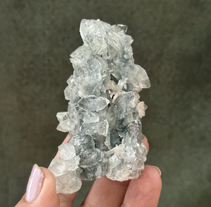 Meilleure qualité Offre Spéciale en vrac, calcédoine naturelle noire bleue apofhyllite, cristal de Stilbite blanche, amas de Quartz brut apofhyllite - Product Image 5
