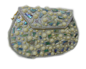 Pochette en mosaïque de perles pour femmes, sac à main, de couleur blanche, nouveau design - Product Image 1
