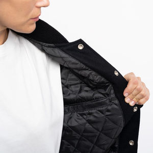 Chaqueta universitaria de diseño personalizado 2025 para mujeres negras tejida con cómodas mangas de cuero de béisbol Material de relleno de algodón - Product Image 4