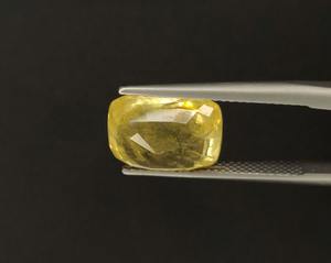 Espinela Amarilla Natural de Excelente Calidad, Corte Cojín, 1.75 Ct, para la Felicidad en el Matrimonio, Estabilidad Financiera y la Mejor Calidad - Product Image 1