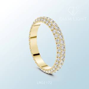 Bague solitaire en or blanc sur mesure élégante avec diamants ronds certifiés IGI, idéale pour les fiançailles, les mariages, les célébrations, les cadeaux - Product Image 5