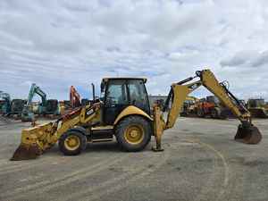 Retroexcavadora CAT 420F con Capacidad de Carga de 9 Toneladas y Bomba para Trabajos de Construcción, Origen Francia - Product Image 3