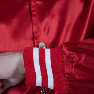 แจ็คเก็ตผ้าซาตินสำหรับผู้ชายเสื้อบาสเกตบอลผ้าซาตินเสื้อกีฬาแขนยาวออกแบบได้ตามที่ต้องการ - Product Image 5