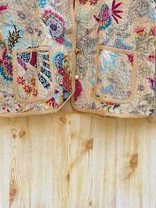 Veste Kantha matelassée bohème à fleurs, beige vintage, réversible, veste en coton Kantha pour femmes, cadeaux durables - Product Image 5
