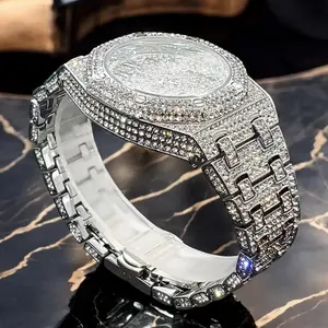 Montre sport tendance avec verre diamanté, bracelet en acier durable, mouvement mécanique, design élégant, disponible en unisexe, quantité en gros - Product Image 4