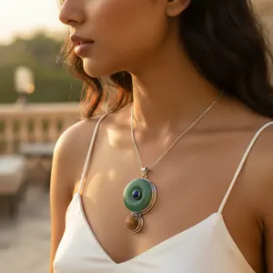 Pendentif en argent 925 avec pierre verte taille princesse et placage rhodium pour femmes - Product Image 3