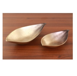 Plat décoratif en métal double ton pour servir la salade fruits chocolat noix dans la cuisine mariage maison ou fête - Product Image 2