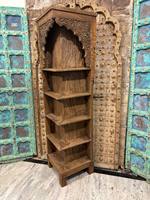 Armoire de cuisine vintage en bois massif, sculptée à la main, avec des portes à motifs complexes