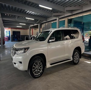 Volante a la izquierda recién usado SUV Toyota Land Cruisers Prado Diesel Coche usado Precio al por mayor Entrega rápida Compre hoy En stock - Product Image 4