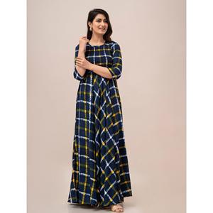 Vestido largo ajustado y acampanado con estampado de cuadros amarillos - Product Image 4