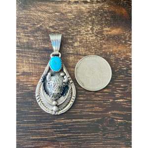 Pendentif Buffalo en turquoise et argent sterling Genevieve Francisco Kingman avec technologie d'incrustation à sertissage clos - Product Image 3