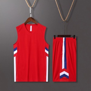 Ensemble d'uniformes de basket-ball imprimés par sublimation Conception de couleur personnalisée Vêtements de sport à séchage rapide évacuant l'humidité pour les hommes de la ligue et du collège - Product Image 3