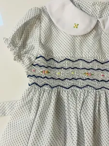 Vestido de Lino Suave con Bordado Smocked Hecho a Mano para Bebés Niñas, Estilo Casual para el Primer Cumpleaños - Product Image 3