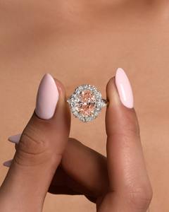 Bague de fiançailles en diamant rose vif fantaisie de 2,35 carats, taille ovale, cultivé en laboratoire, or massif 18 carats, certifié IGI, luxe, sertissage halo unique - Product Image 1