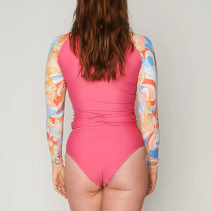 Fabricant professionnel de rashguards pour femmes, respirants, antibactériens, à séchage rapide, coupe ajustée, sublimés, 100% polyester - Product Image 6