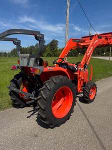 รถแทรกเตอร์คูโบต้า L2501 ปี 2022 ขนาดเล็ก 25 แรงม้า เครื่องยนต์ดีเซล สำหรับงานเกษตรกรรม พร้อมที่ตักด้านหน้า ขาย - Product Image 3