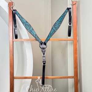 Collar de pecho de caballo de cuero mecanizado a mano con diseño floral turquesa, tachuela occidental ajustable, duradero para montar en senderos y Rodeo - Product Image 1