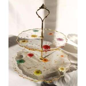 Soporte de pastel de resina de diseñador con acabado de resina vertida a mano que garantiza una exhibición de postres visualmente impresionante para configuraciones de eventos de lujo - Product Image 5